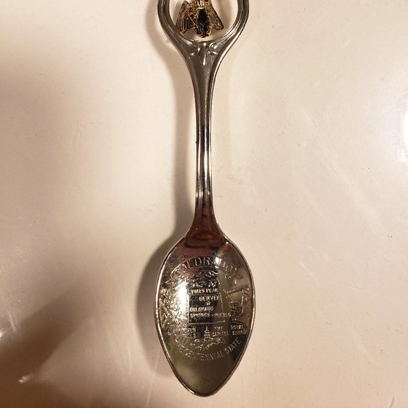 COLLECTIBLE SOUVENIR SPOON with EAGLE DANGLING CHARM - DENVER COLORADO - 4.5" - Picture 1 of 6